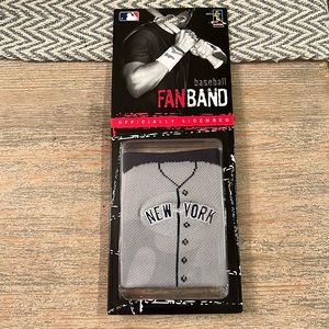 NWT MLB NY YANKEES BASEBALL FANBAND ARM BAND